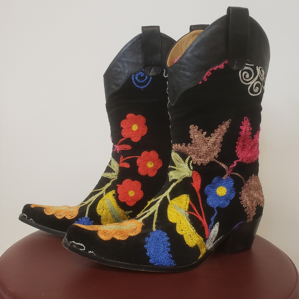 Rockwell Tharp Embroidered Boots-Like New
